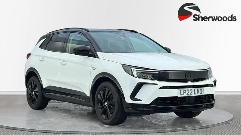 Used Vauxhall Grandland X SRi 130 HP (95 kW) 2022 White SUV