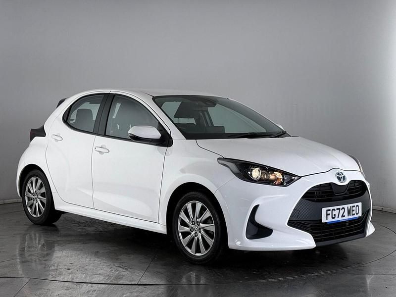 Used Toyota Yaris Hybrid 2022 White Hatchback