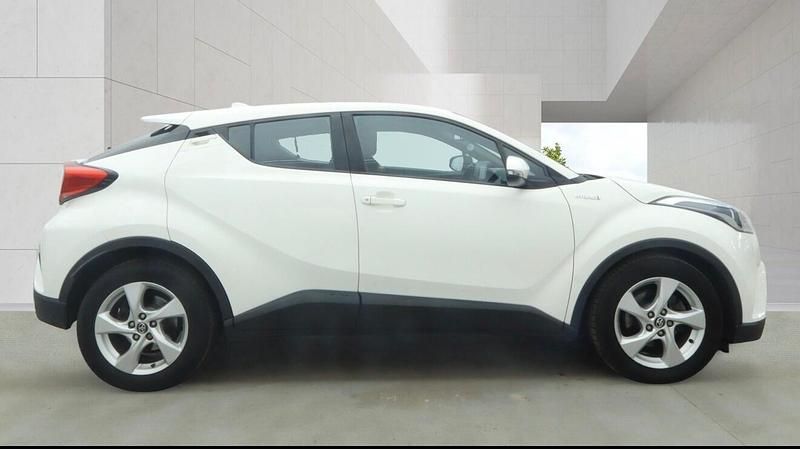 Used Toyota C-HR 2018 White SUV