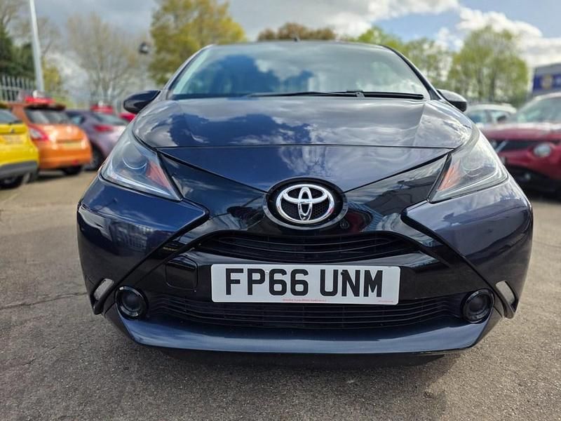 Used Toyota Aygo X-play 69 HP (50 kW) 2016 Blue Hatchback