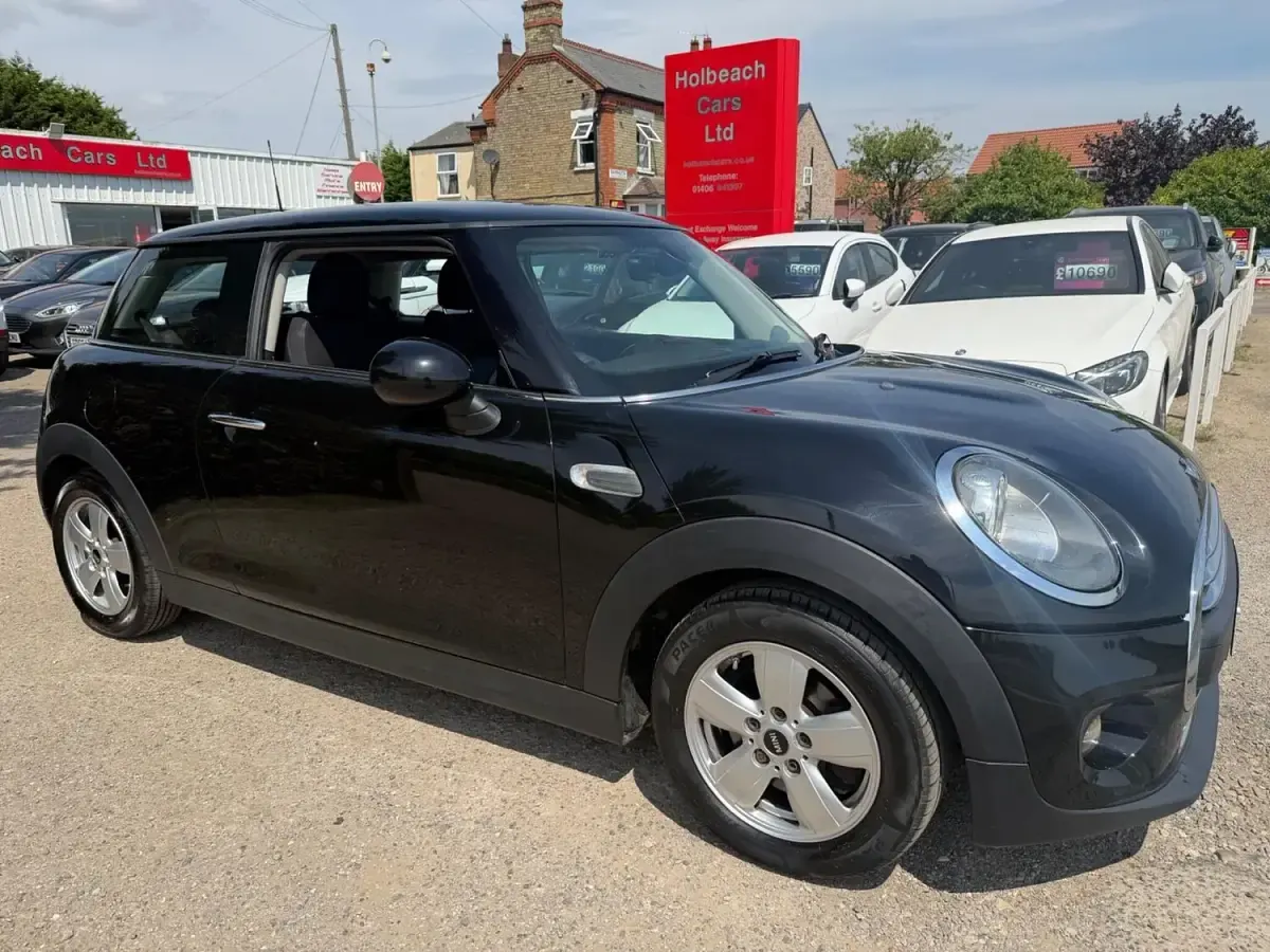 Used Mini Cooper D Hatch 2016 Black Hatchback