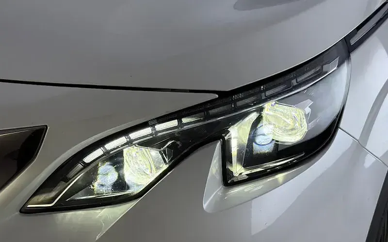 Used Peugeot 5008 Premium 181 HP (133 kW) 2019 White SUV