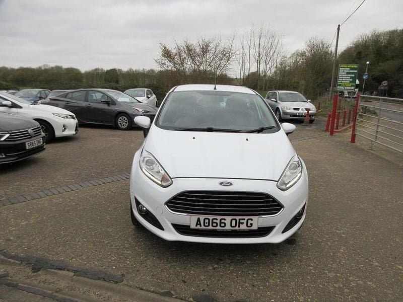 Used Ford Fiesta Zetec 2016 White Hatchback