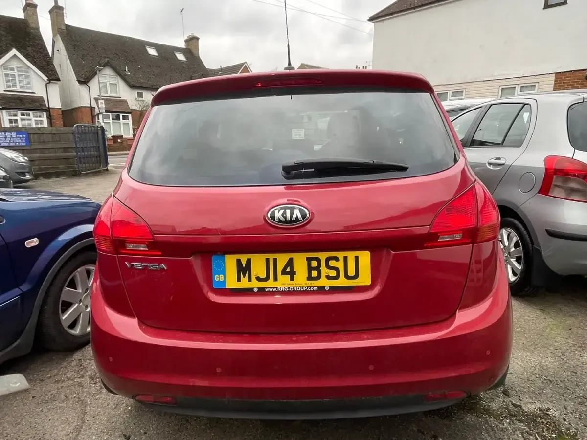 Used Kia Venga 125 HP (91 kW) 2014 Red Hatchback