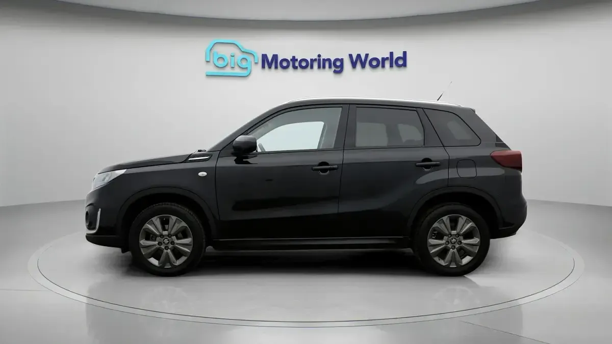 Begagnad Suzuki Vitara SZ-T 116 HK (85 kW) 2022 Svart SUV