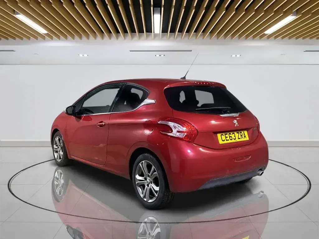 Used Peugeot 208 Allure 70 HP (51 kW) 2013 Red Hatchback