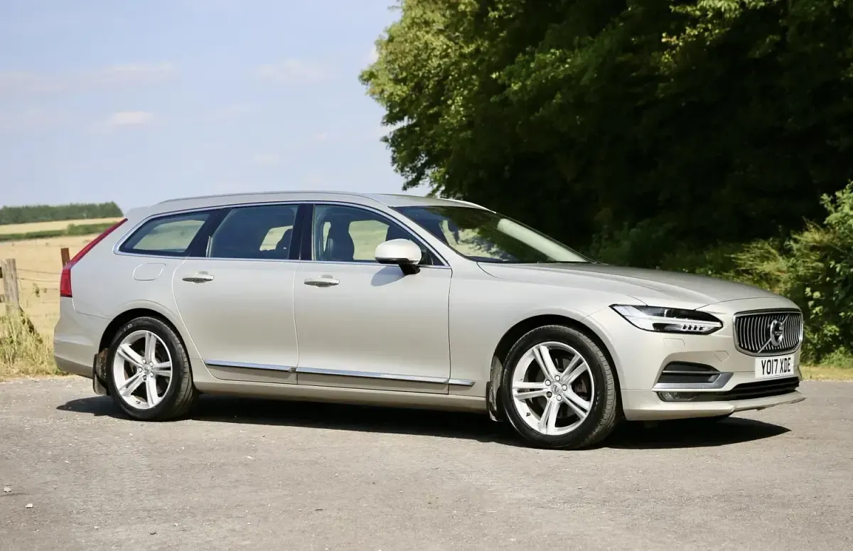 Used Volvo V90 Inscription 190 HP (139 kW) 2017 Gold Estate