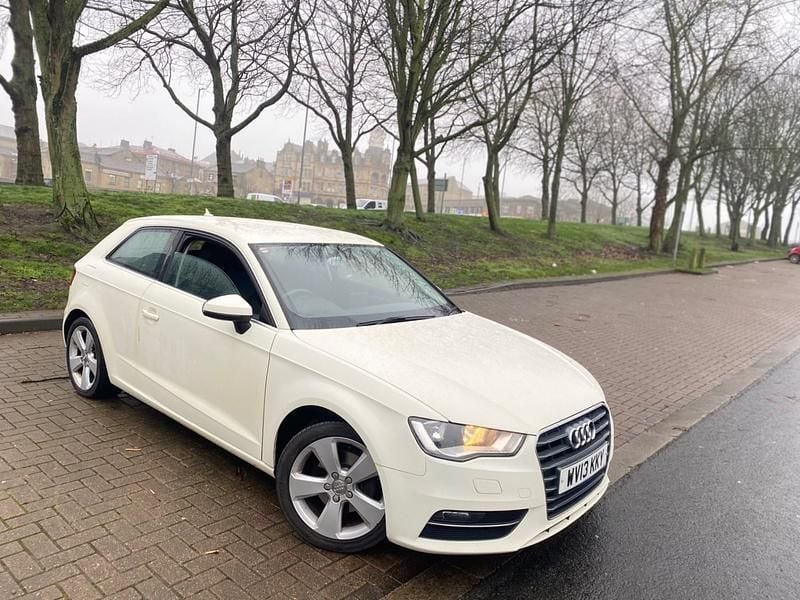 Used Audi A3 Sport 105 HP (77 kW) 2013 White Hatchback