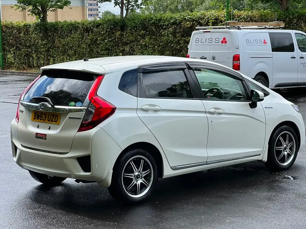 Used Honda Fit Hybrid 109 HP (80 kW) 2026 White Hatchback