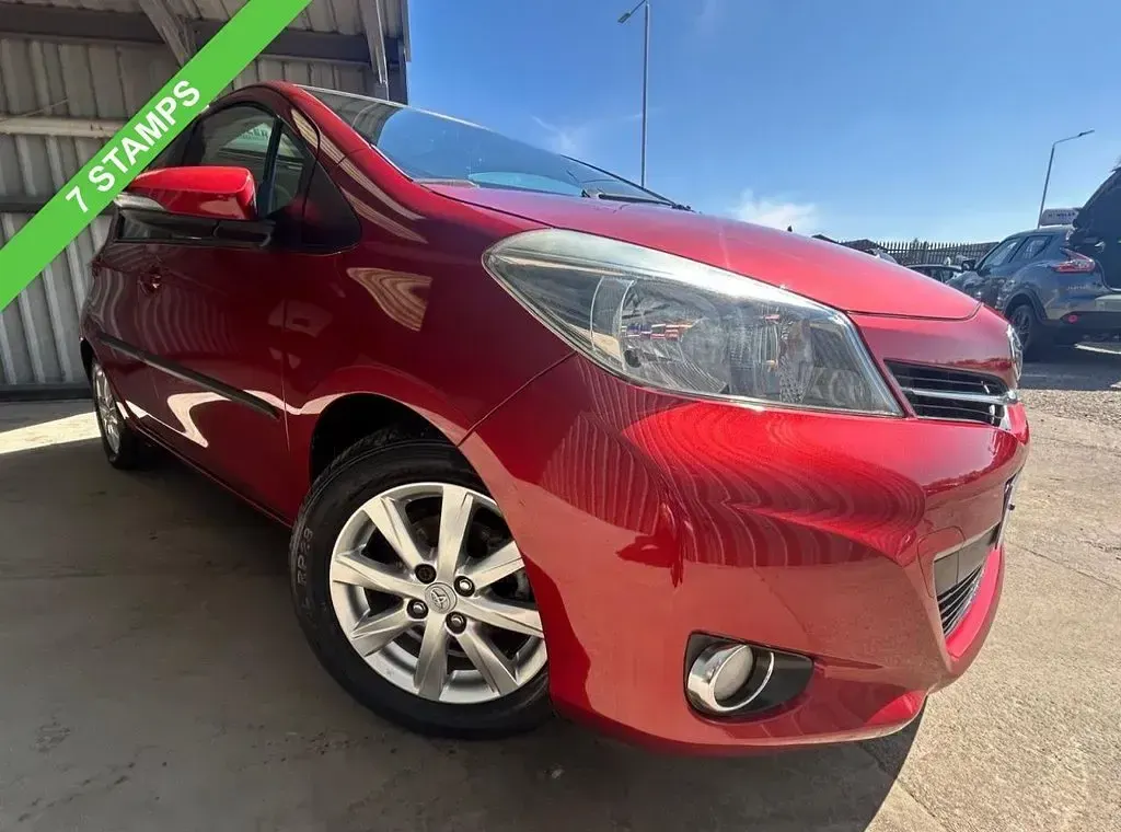 Used Toyota Yaris 101 HP (74 kW) 2012 Red Hatchback