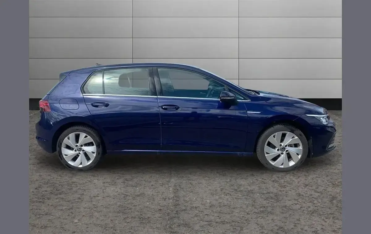 Used VW Golf VIII Style 147 HP (108 kW) 2023 Blue Hatchback