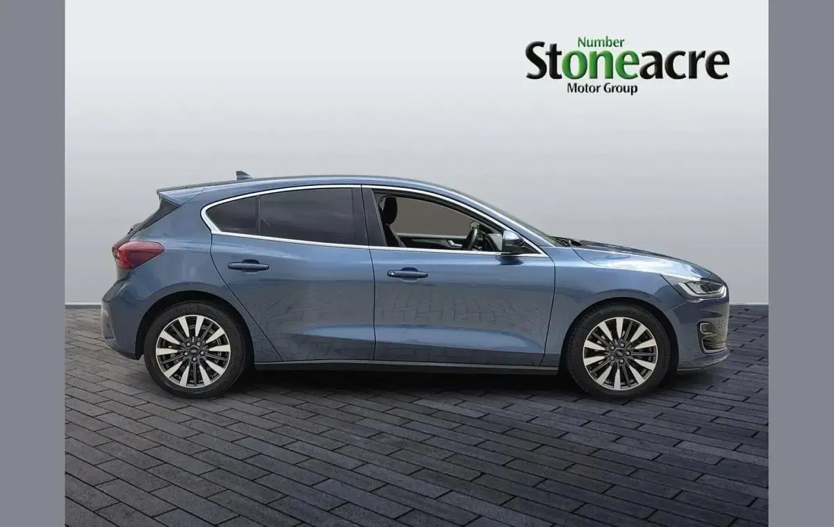 Used Ford Focus Titanium 125 HP (91 kW) 2022 Blue Hatchback