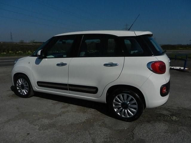 Used Fiat 500L Pop Star 95 HP (69 kW) 2014 White MPV