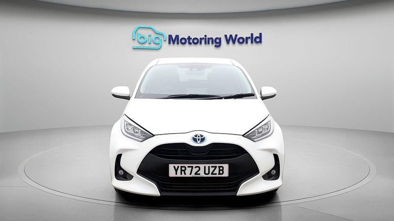 Used Toyota Yaris Hybrid Design 114 HP (83 kW) 2023 White Hatchback