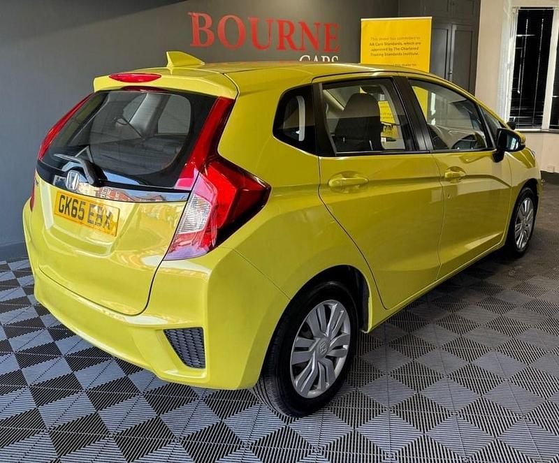 Used Honda Jazz S 102 HP (75 kW) 2015 Yellow Hatchback