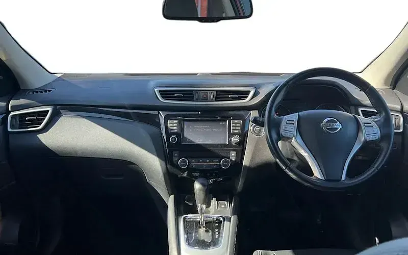 Used Nissan Qashqai Tekna 116 HP (85 kW) 2017 Red SUV
