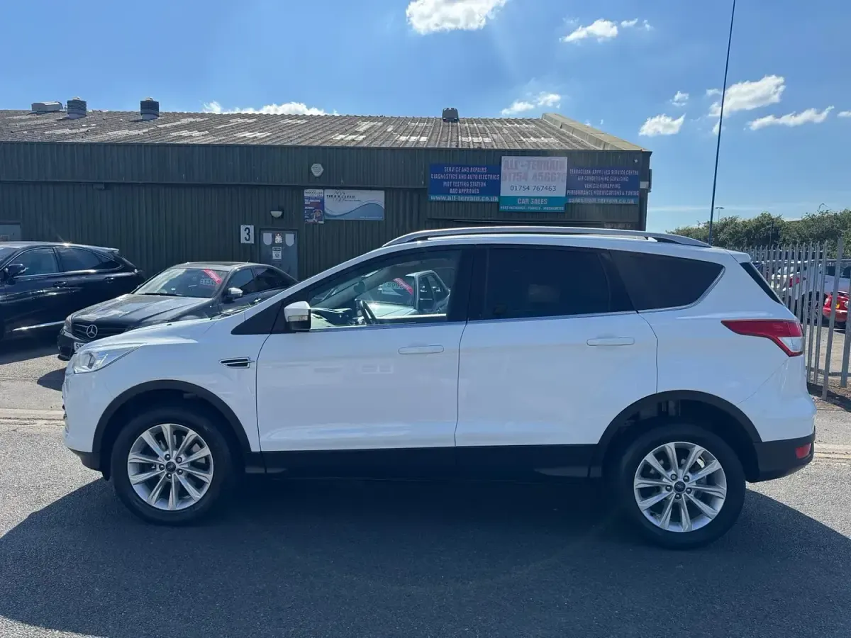 Used Ford Kuga Titanium 150 HP (110 kW) 2016 White SUV