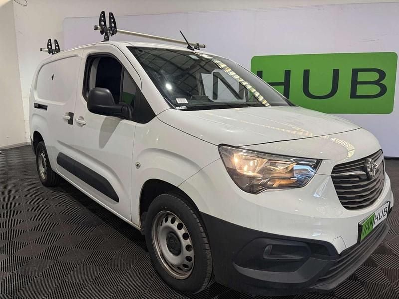 White Used 2021 Vauxhall Combo Edition MPV | £17,394 (Expensive) - Image 1/4