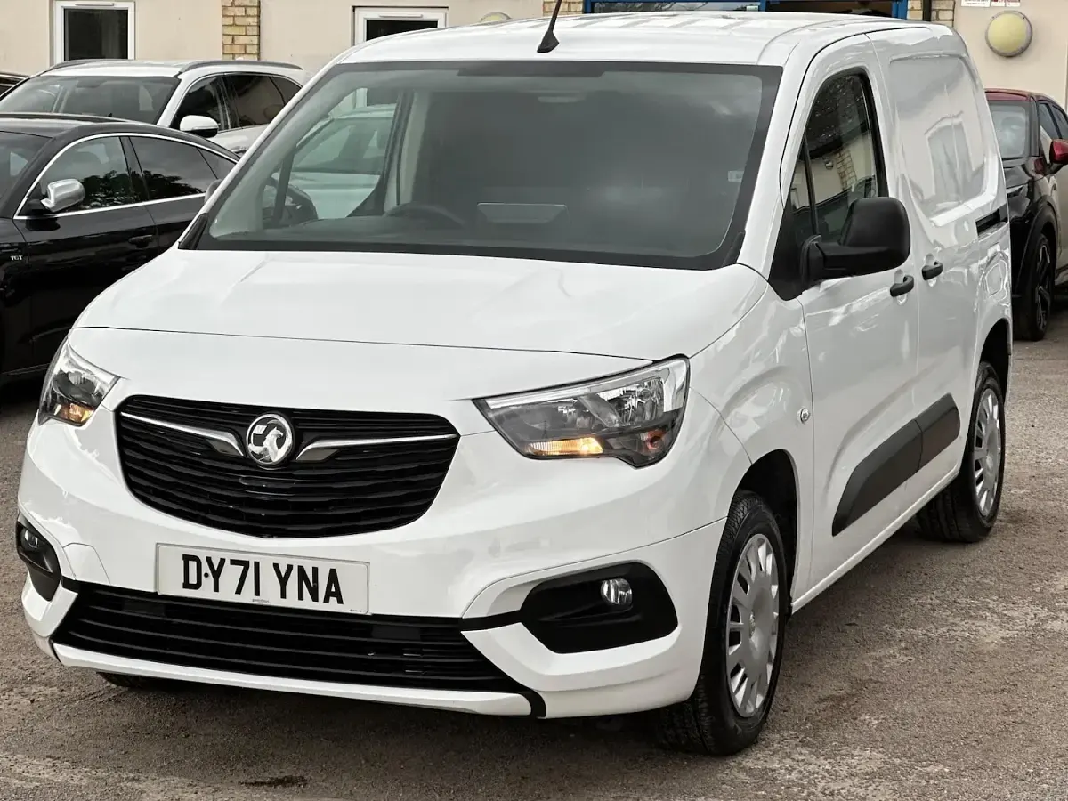 Used Vauxhall Combo Sportive 100 HP (73 kW) 2022 White MPV