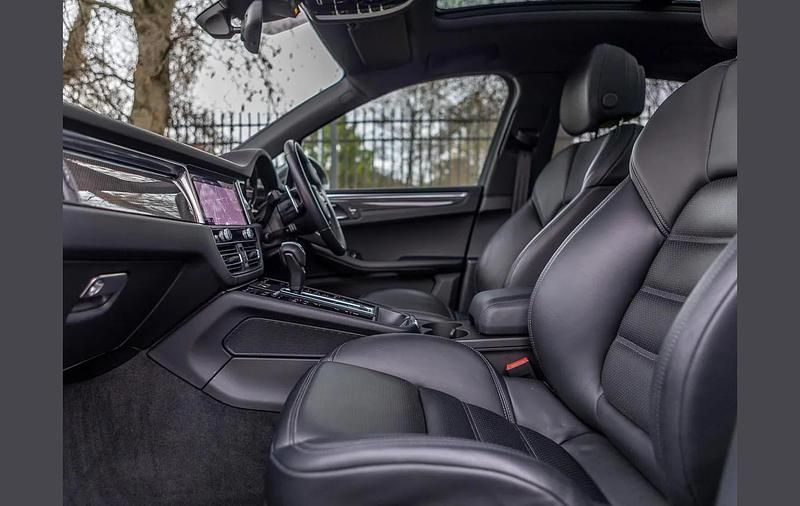 Used Porsche Macan 261 HP (191 kW) 2023 Silver SUV