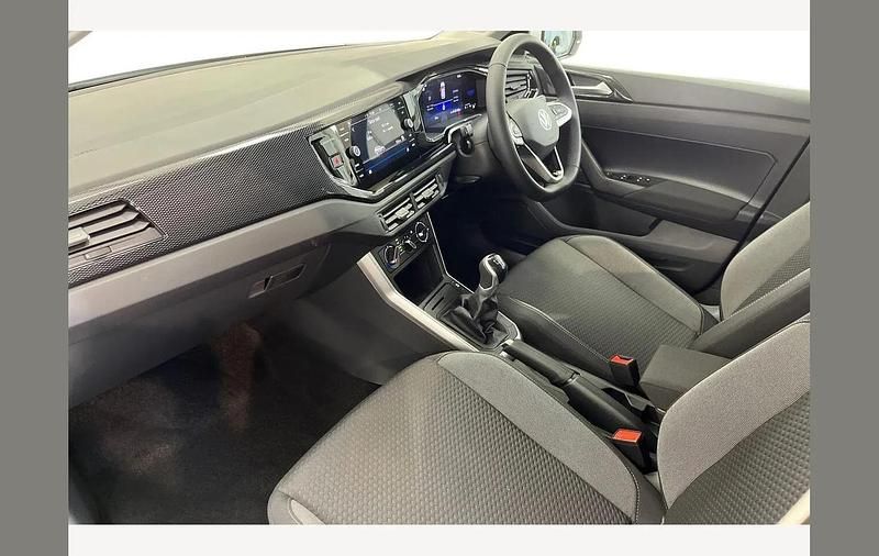 Used VW Polo Life 80 HP (58 kW) 2025 Pure white Hatchback