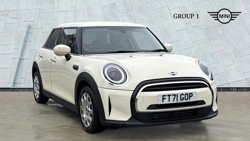 White Used 2022 Mini ONE Classic Hatchback | £16,995 (Fair price) - Image 1/4