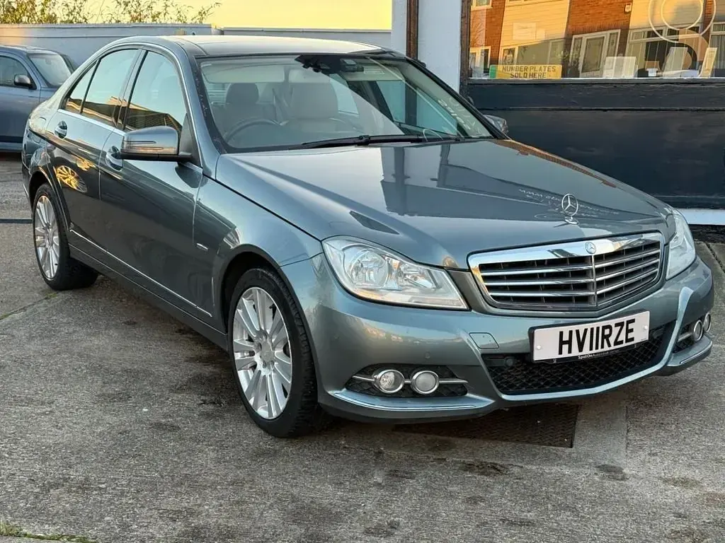 Begagnad Mercedes C220 Elegance 2011 Grå Sedan