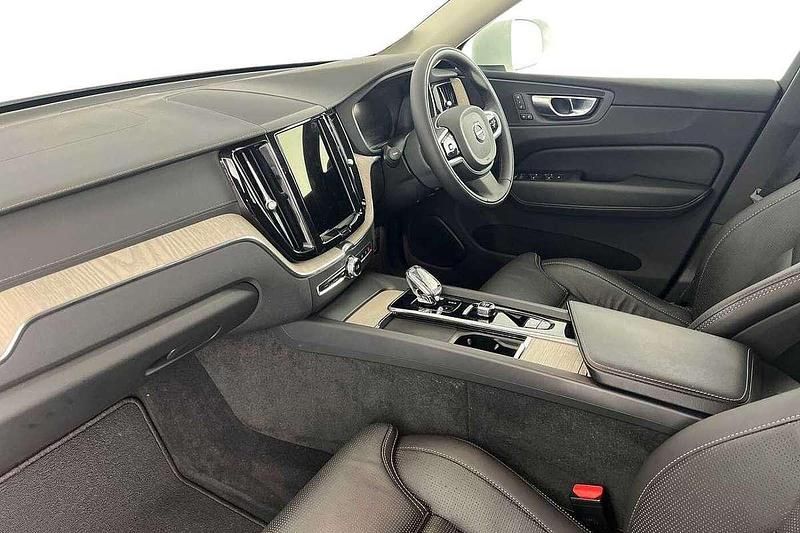 Used Volvo XC60 Inscription 194 HP (142 kW) 2021 White SUV