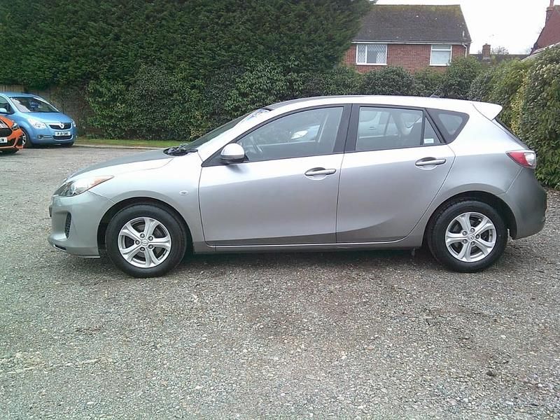 Begagnad Mazda 3 2012 Silver Halvkombi