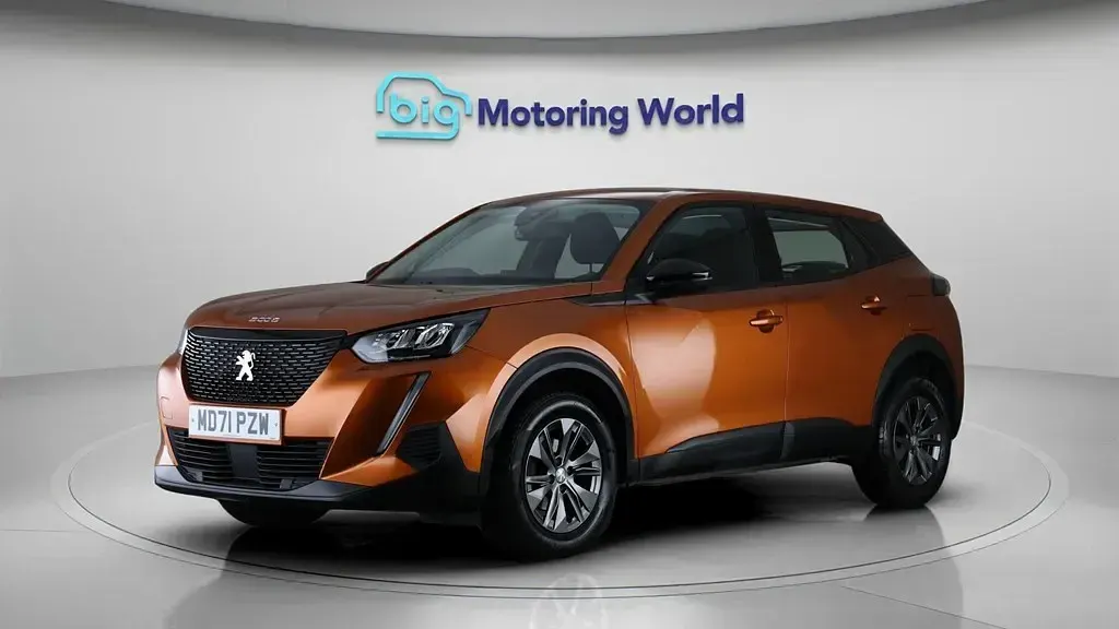 Używany Peugeot 2008 Active Premium 100 KM (73 kW) 2022 Pomarańczowy SUV