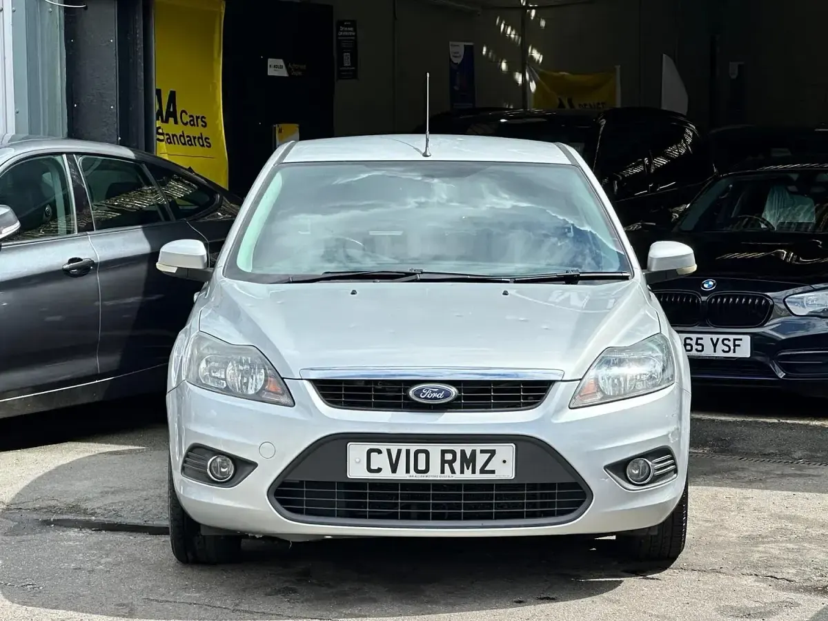Used Ford Focus Zetec 99 HP (72 kW) 2010 Silver Hatchback