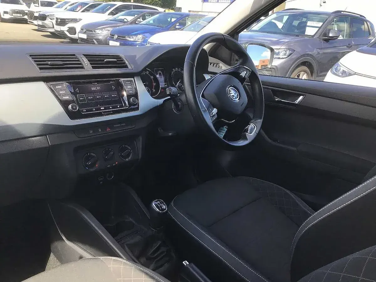 Used Skoda Fabia Colour Edition 44 HP (32 kW) 2021 Candy white black magic pearl effect Hatchback