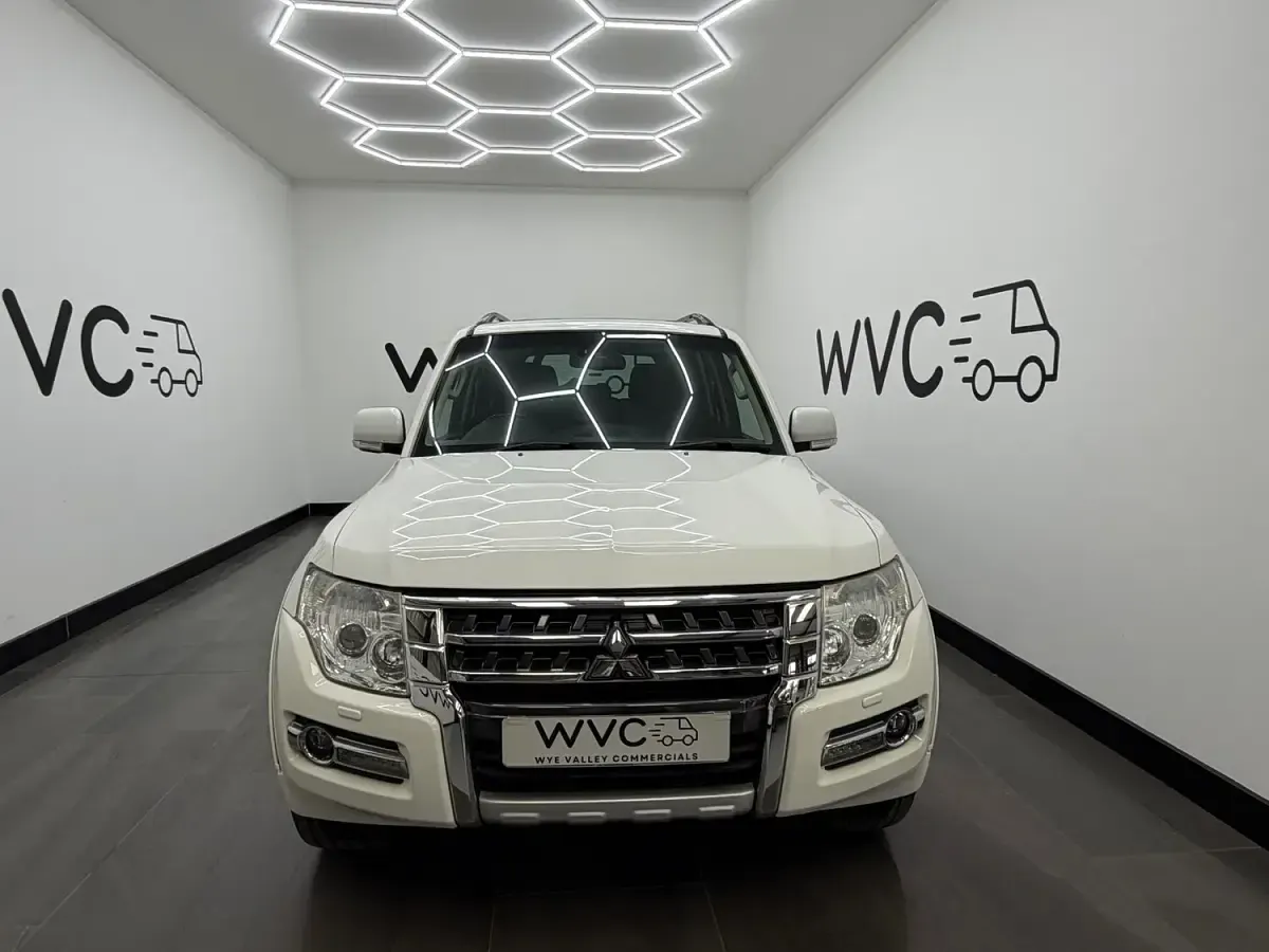 Used Mitsubishi Shogun 197 HP (144 kW) 2015 White SUV