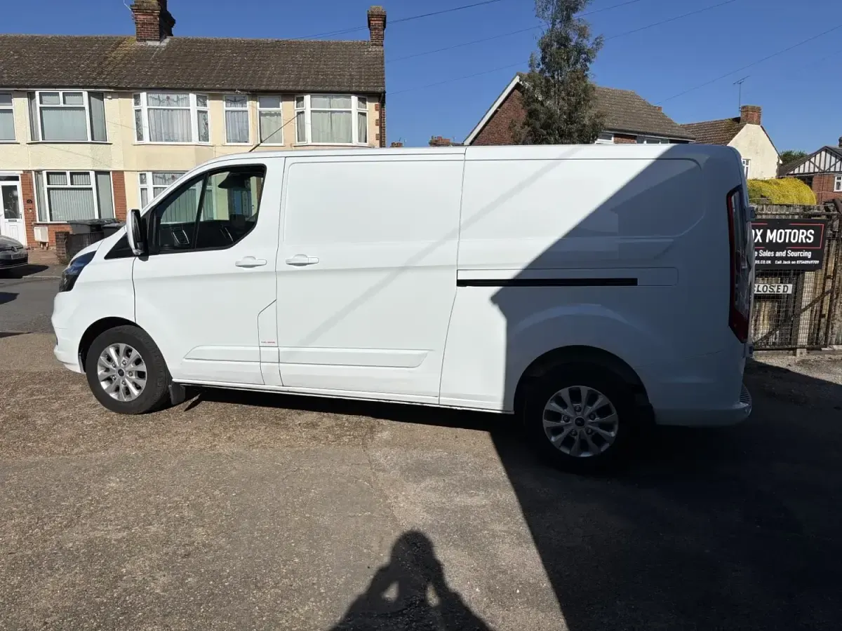 Usado Ford Transit Custom Limited 130 CV (95 kW) 2023 Blanco Van