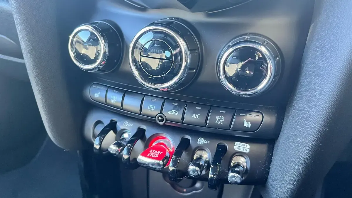 Używany Mini Cooper Exclusive 134 KM (98 kW) 2023 Niebieski Hatchback
