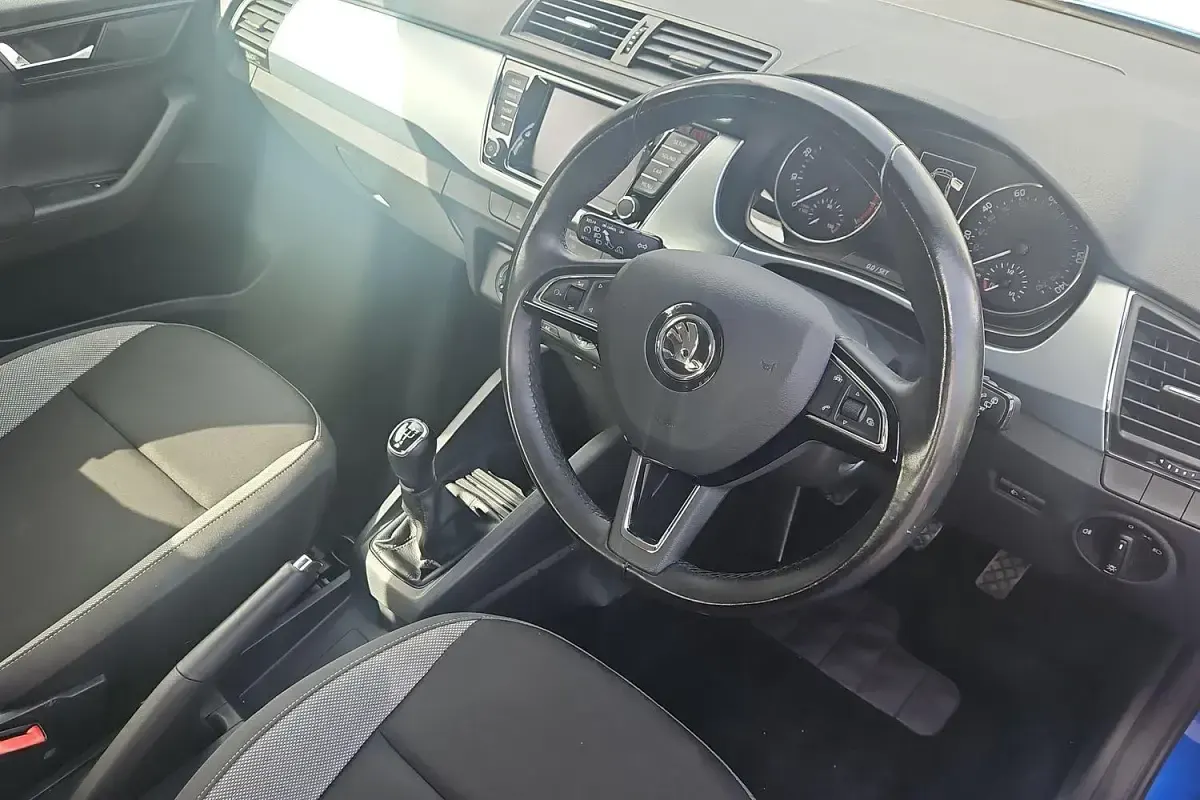 Used Skoda Fabia Colour Edition 95 HP (69 kW) 2018 Blue Hatchback