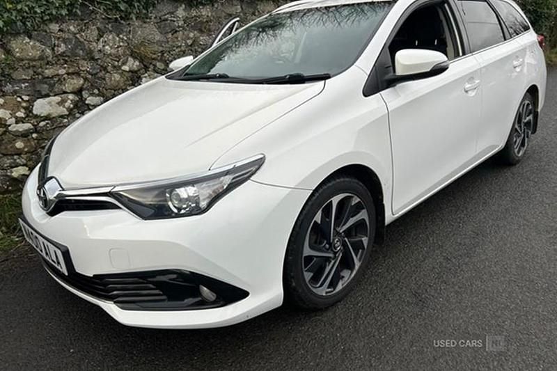 Used 2015 Toyota Auris Touring Sports Design Estate | £4,750 (Fair price) - Image 1/1