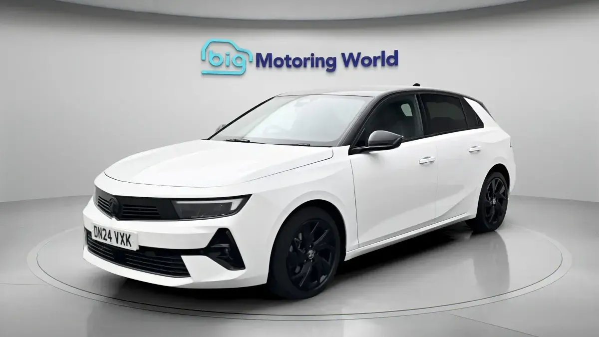 Used Vauxhall Astra S 130 HP (95 kW) 2024 White Hatchback