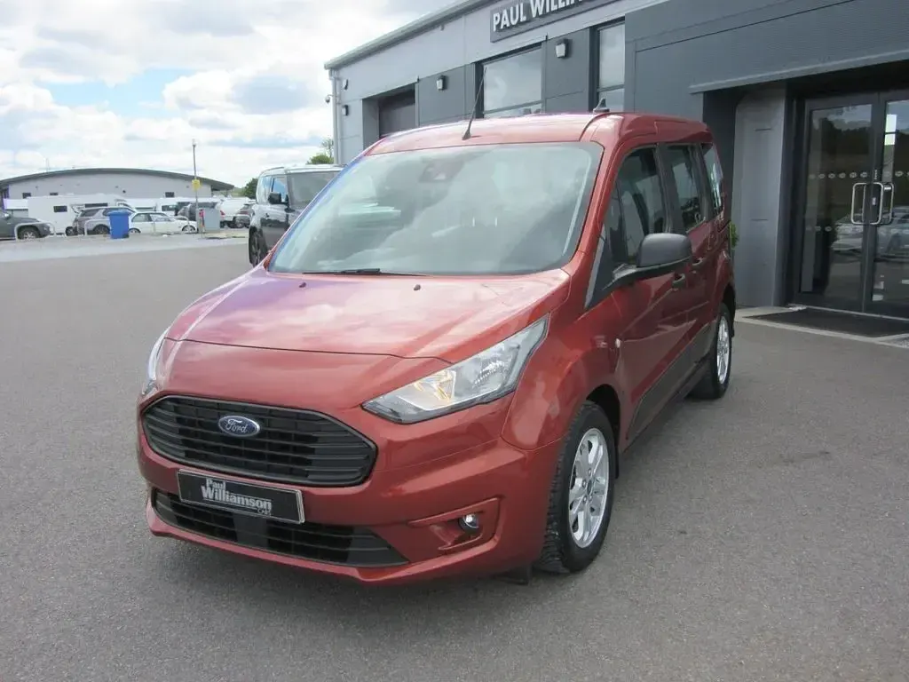 Usado Ford Tourneo Zetec 120 HP (88 kW) 2021 Laranja Monovolume