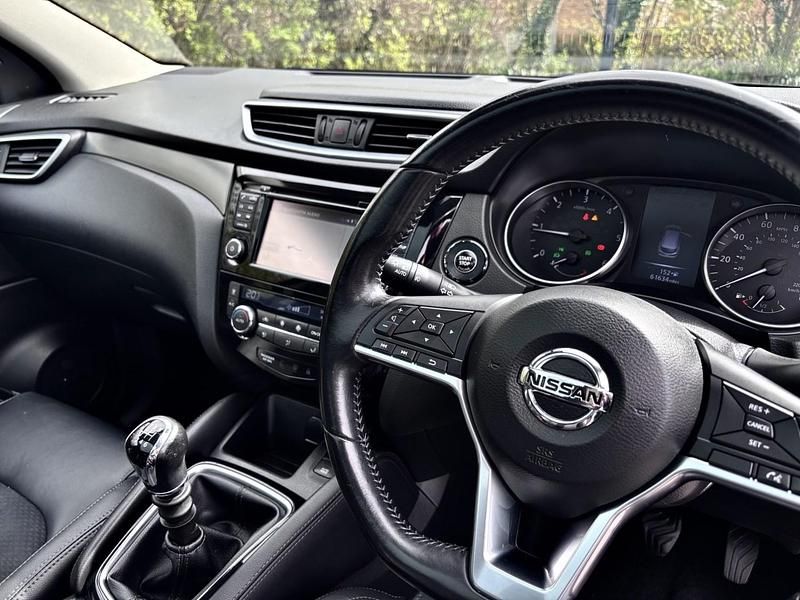 Used Nissan Qashqai Tekna 110 HP (80 kW) 2017 Red SUV