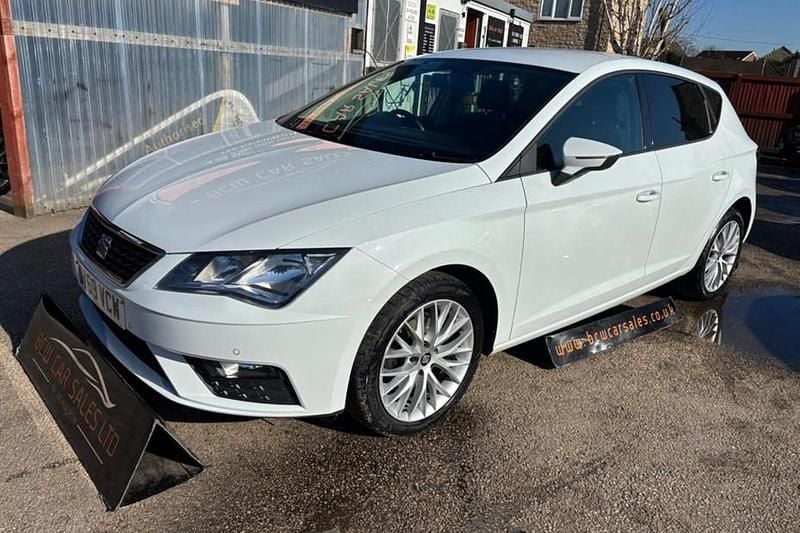 Used Seat Leon SE Dynamic 130 HP (95 kW) 2019 White Hatchback