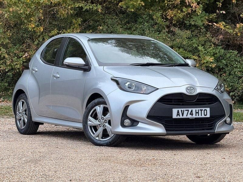 Silver Used 2024 Toyota Yaris Hybrid | £17,490 (Good price) - Image 1/4