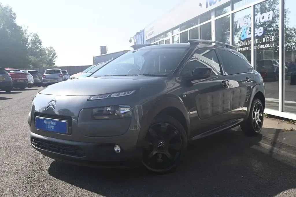 Used Citroën C4 Cactus Flair 100 HP (73 kW) 2016 Grey Hatchback