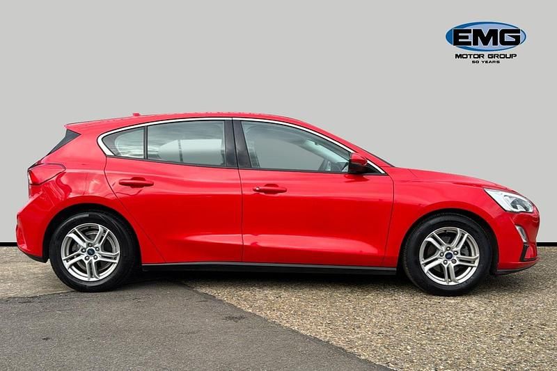 Used Ford Focus Zetec 120 HP (88 kW) 2019 Red Hatchback