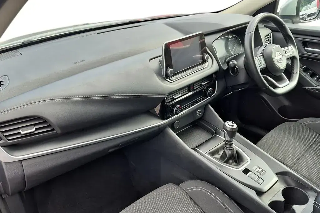 Used Nissan Qashqai Acenta Premium 140 HP (102 kW) 2024 Silver SUV