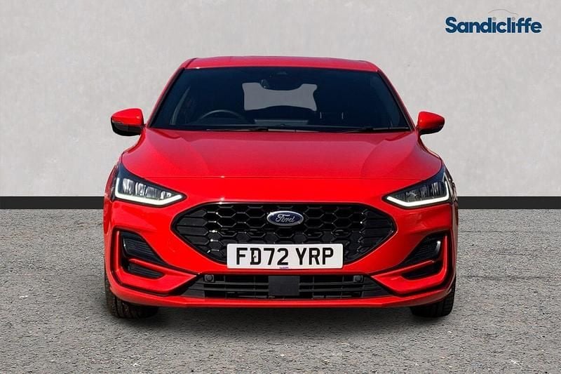 Second-hand Ford Focus ST-Line 125 CP (91 kW) 2023 Roșu Hatchback