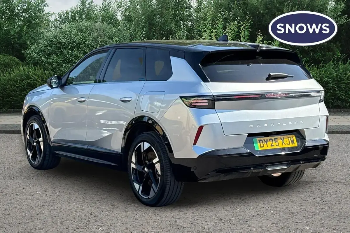 Used Vauxhall Grandland Ultimate 156 kW (213 HP) 2025 Silver SUV