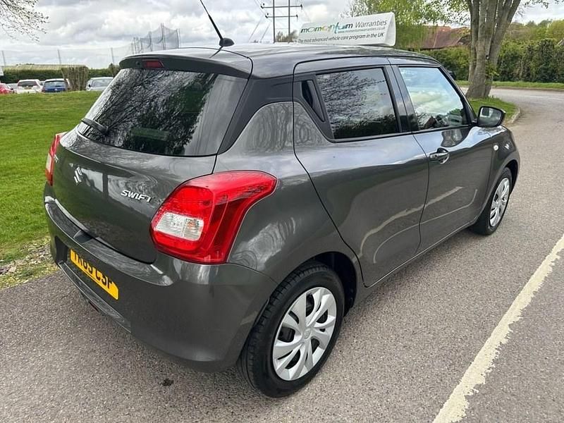 Usado Suzuki Swift SZ3 90 HP (66 kW) 2019 Cinzento Citadino