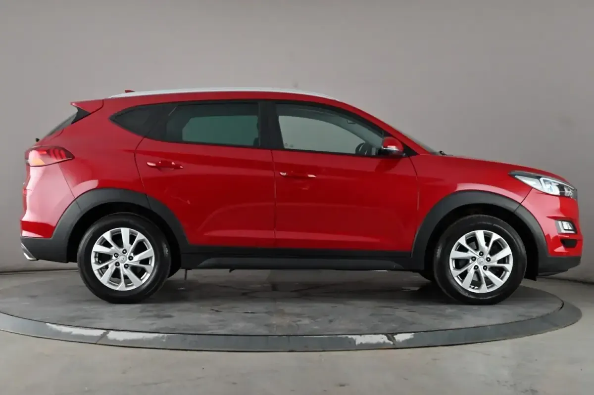 Used Hyundai Tucson SE 115 HP (84 kW) 2019 Red SUV
