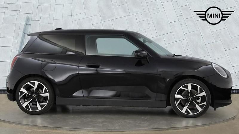 Used Mini Cooper Hatch 133 kW (181 HP) 2024 Black Hatchback